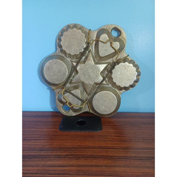 Vintage Cast Aluminum Baking Mold 9” X 8” Hanging Star Hearts Circles - Picture 8 of 15